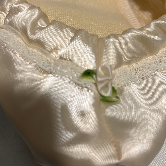 Vintage Nest Ease slippers by Presentables - Picture 2 of 9